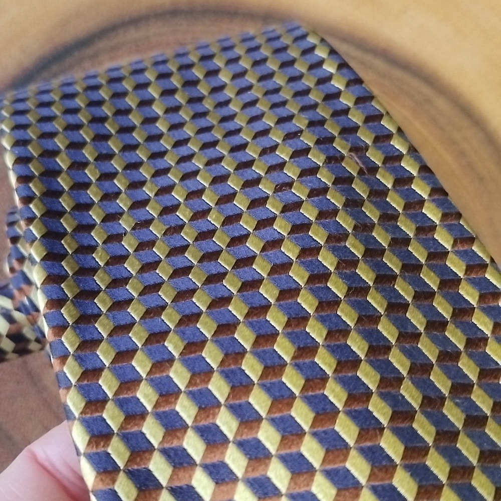 Zegna Geometric Cube Print Gold & Black w/Blue Hues Beautiful Men's Silk Tie - Picture 3 of 7